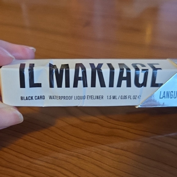 Black Card Waterproof Liquid Eyeliner - Picture 2 of 2